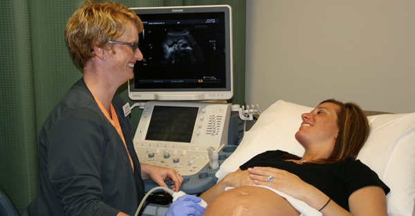 doctor-conducting-ultrasound-to-pregnant-woman