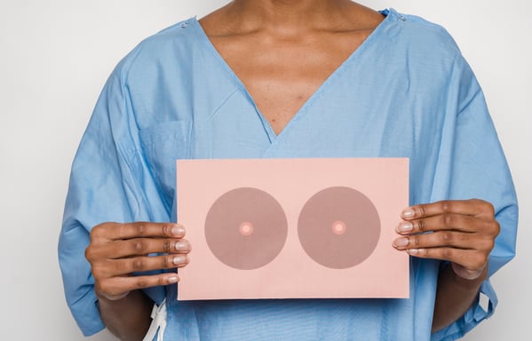 woman-holding-sign-after-mastectomy